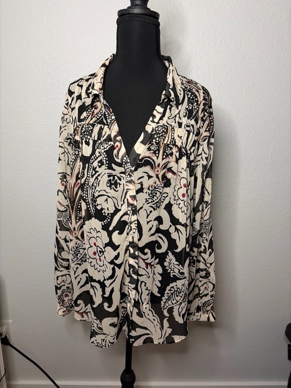 Women's Black and Cream Paisley Button-Front Blouse